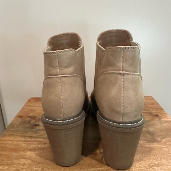 Corkys Footwear Women's Black Pecan Pie Bootie Sz 8 Ivory - Picture 6 of 10